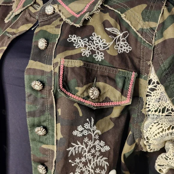 NWOT POL Camo Lace Embroidered Jacket – Boho Luxe Statement Layer Size Large - Picture 4 of 12